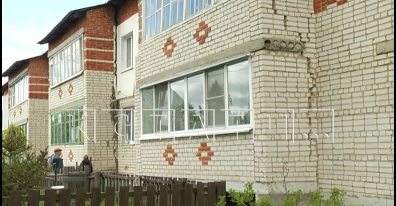 Нижегородцы бьют тревогу из-за разрушающегося дома в Лыскове - фото 1