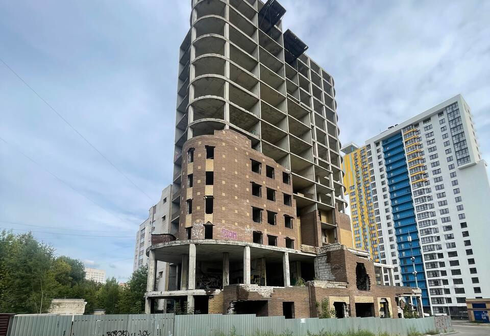 Источник финансирования для сноса 14-этажного долгостроя ищут в Нижнем Новгороде - фото 1