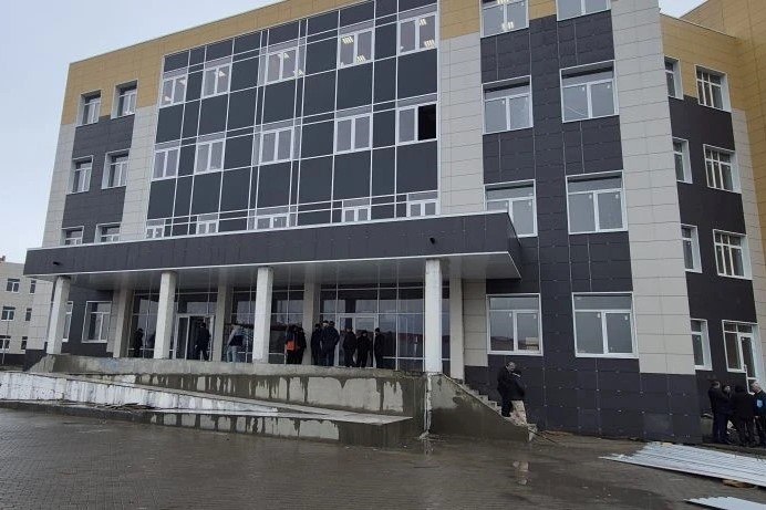 В Аксае рискуют снова не сдать школу к запланированному сроку - фото 1