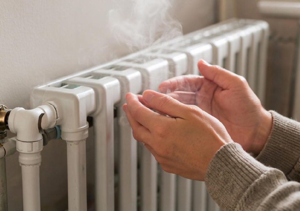 Авария на теплотрассе оставила без тепла 10 домов в Ростове - фото 1