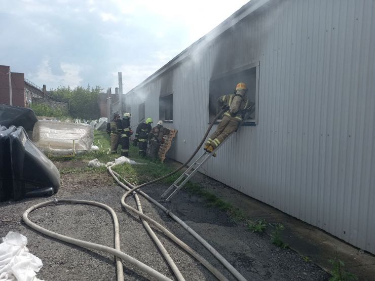 Пожар произошел в цехе у завода «РУМО» в Ленинском районе