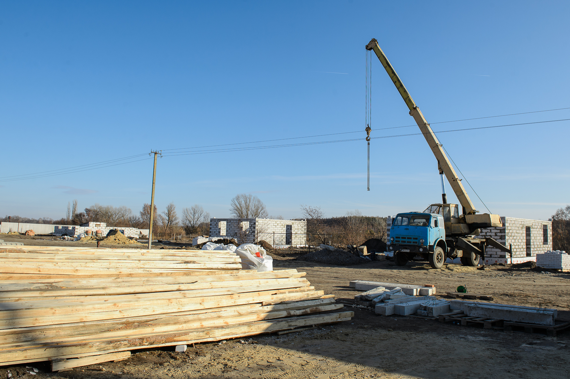 Дома для погорельцев в Николаевке достроят в марте 2021 года - фото 1