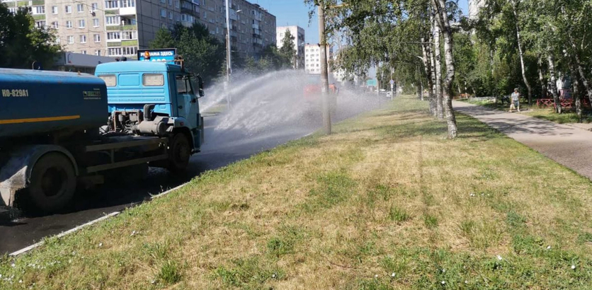 Нижегородские улицы поливают каждые три часа из-за жары - фото 1