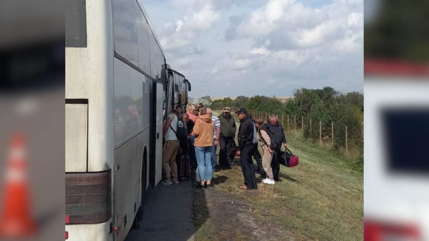 На воронежском участке трассы «Дон» сломался автобус «Геленджик – Минск» с 45 пассажирами  - фото 1