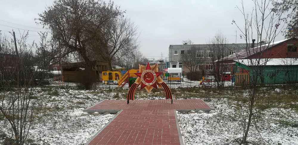  Дерево любви и детская площадка появились в поселке Нижегородец