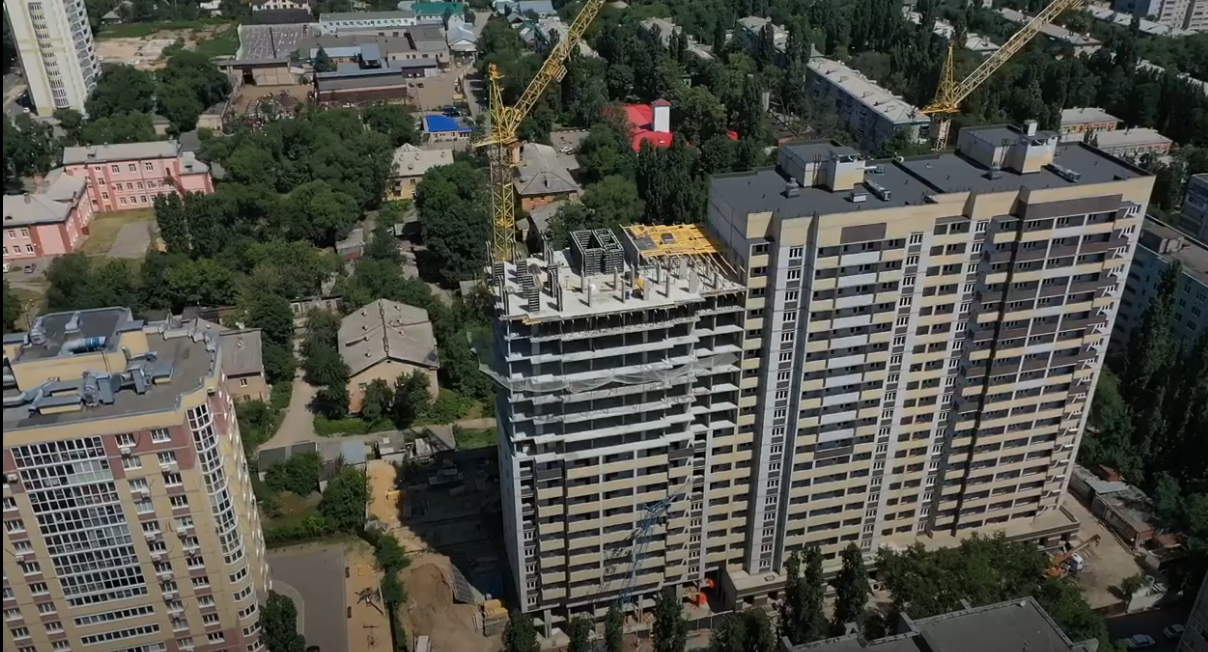 Рассматриваем, как строится ЖК «Политехнический» в Воронеже с высоты петичьего полета - фото 1