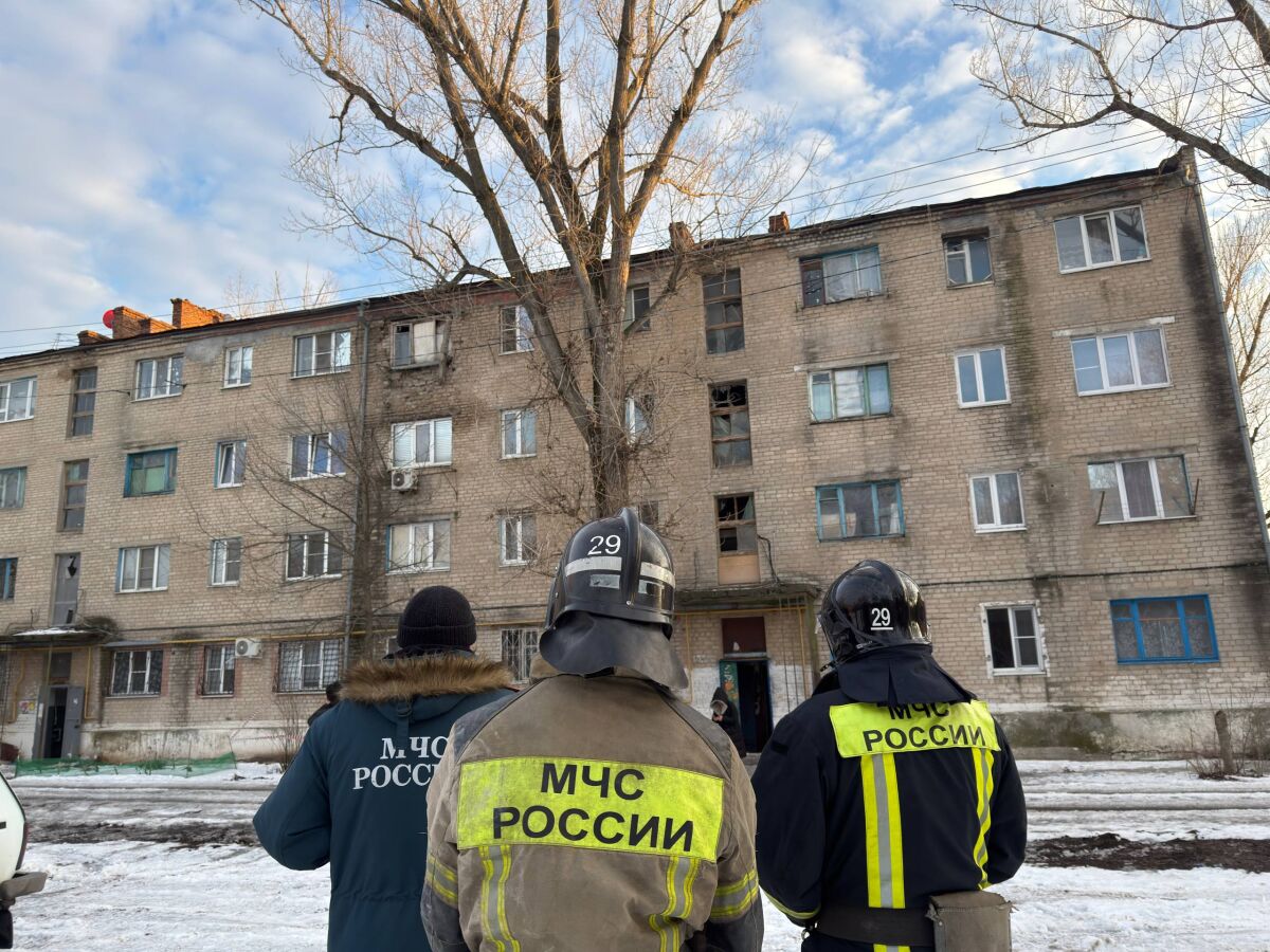 В Новочеркасске эвакуируют жителей дома с обрушившейся кровлей - фото 1